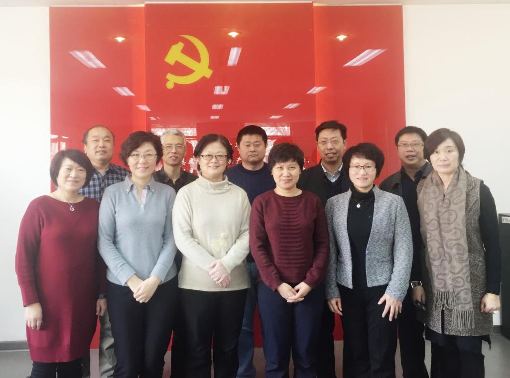 我校新一届市人大代表、市政协委员合影留念