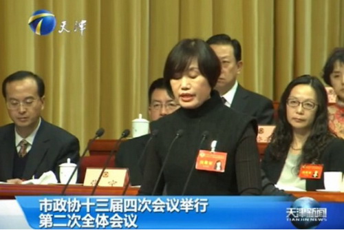 易牧农委员在大会上作专题发言